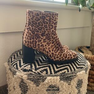 Design Lab Aileen brown & tan leopard print chunky ankle boots. Size 8